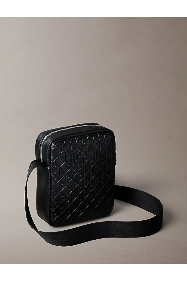 کیف دوشی مردانه Calvin Klein مدل Emblem - تصویر 2