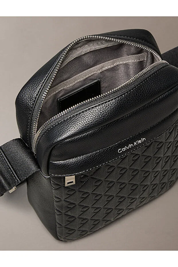 کیف دوشی مردانه Calvin Klein مدل Emblem - تصویر 3