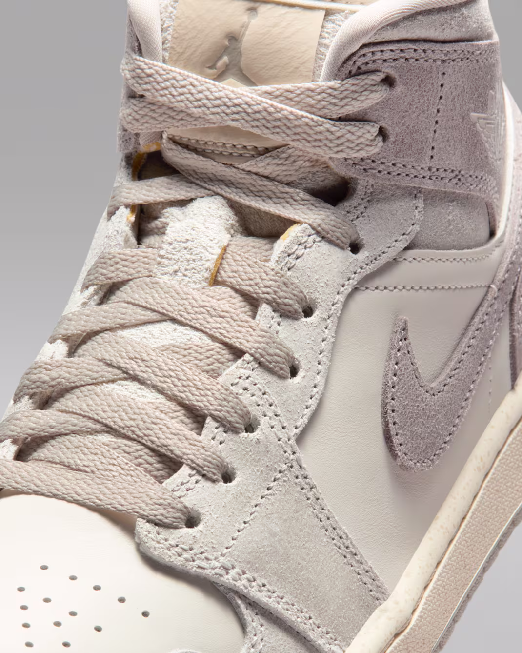 کتانی زنانه Air Jordan 1 Mid SE - تصویر 4