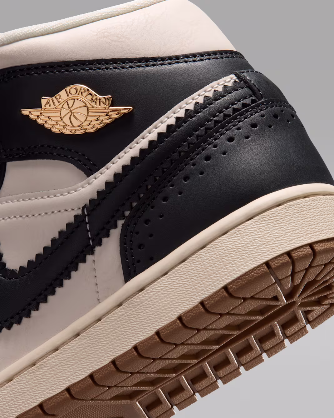 کتانی زنانه Air Jordan 1 Mid SE - تصویر 2