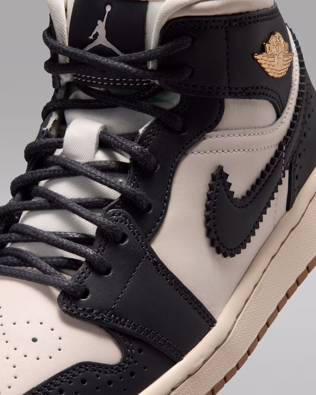 کتانی زنانه Air Jordan 1 Mid SE - تصویر 3