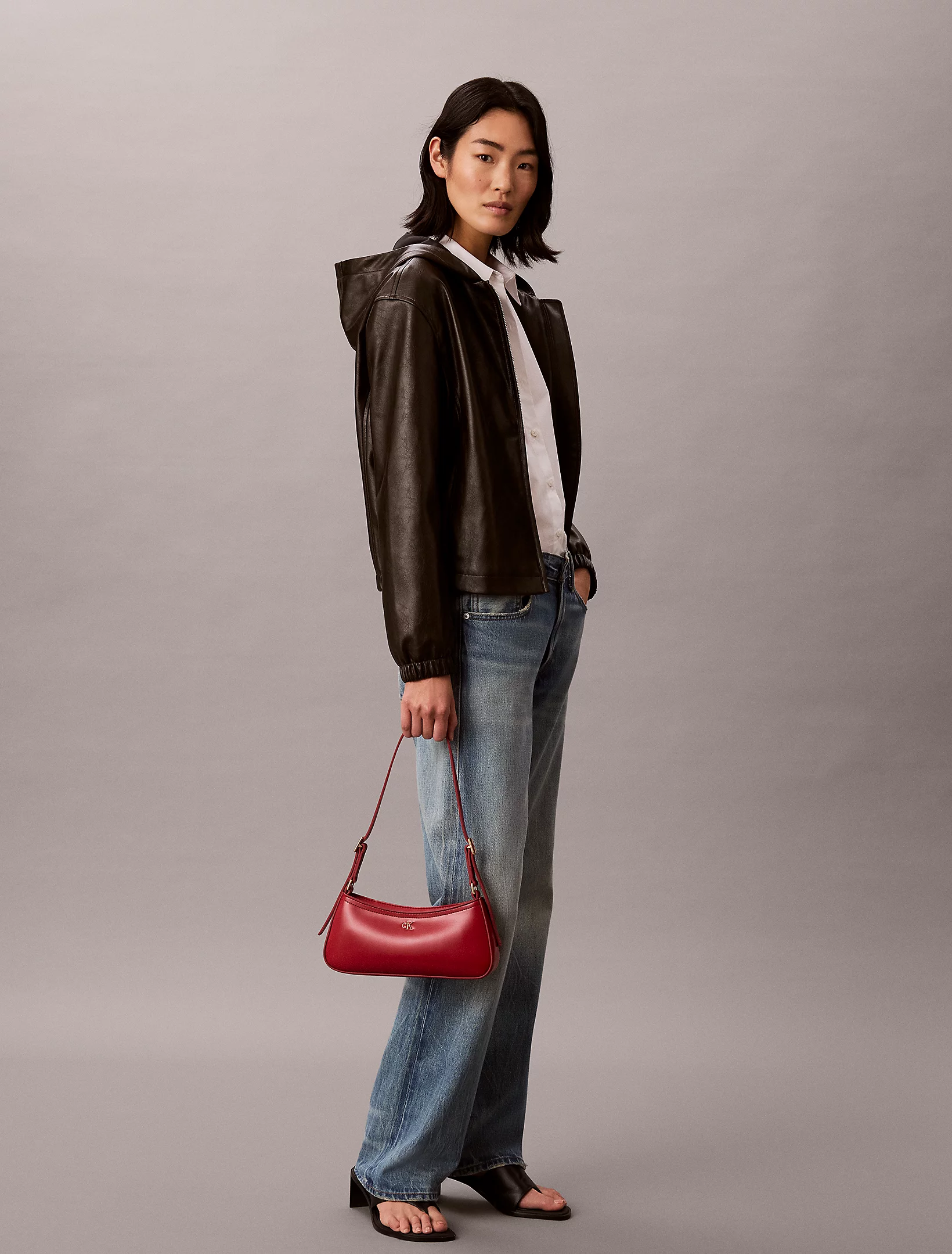 کیف دوشی زنانه Calvin Klein Small Monogram Logo Shoulder Bag - تصویر 4