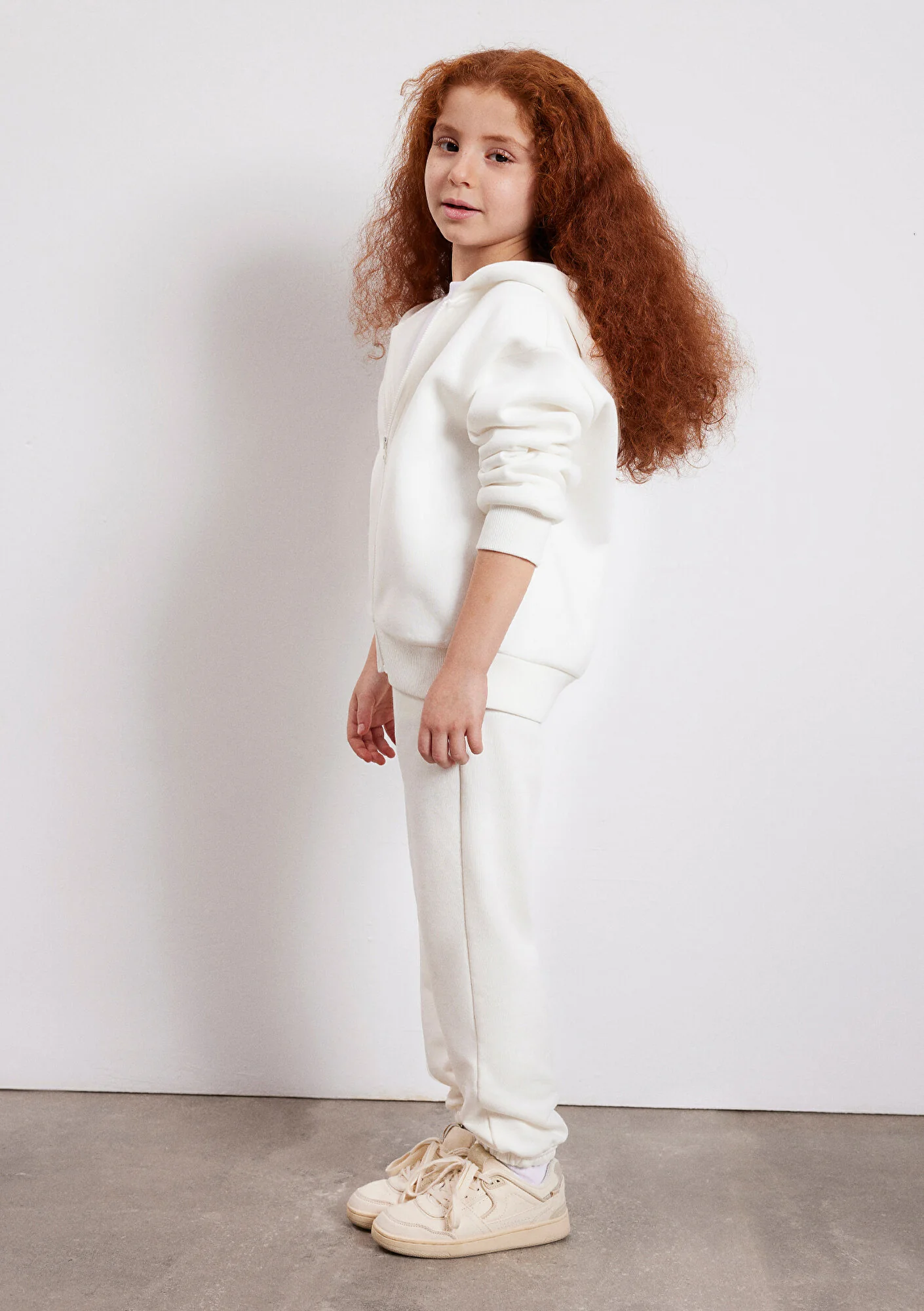 سویشرت کلاهدار دخترانه شیری Mavi Basic Loose Fit - تصویر 2