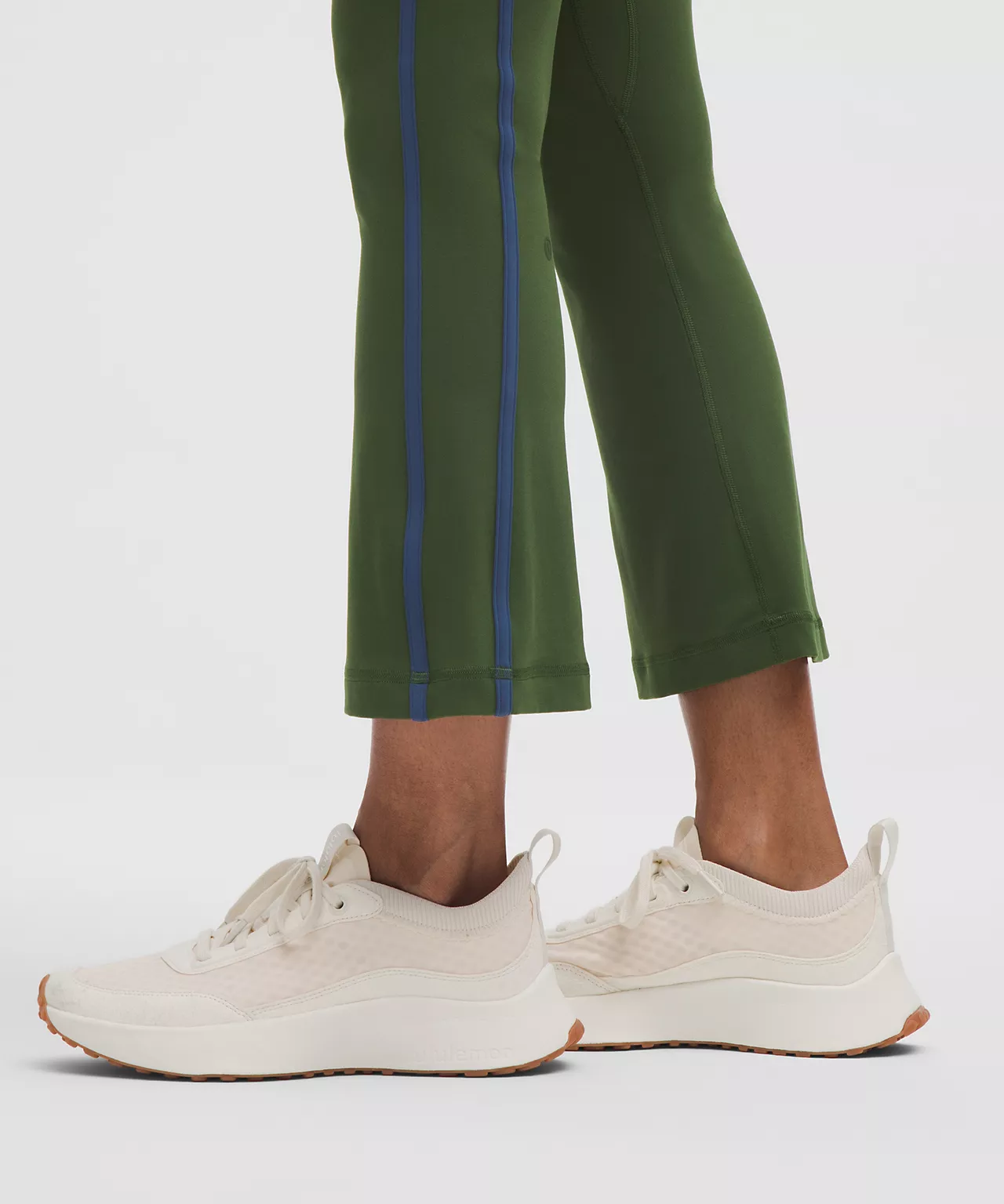 شلوار زنانه Lululemon Nulu Sporty Trim Mid-Rise Flared Pant - تصویر 5