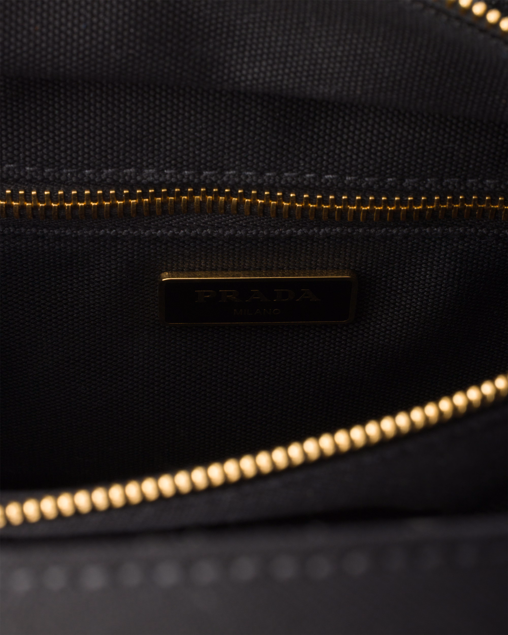 خرید کیف توت کوچک حصیری Prada | کیف بوم و حصیر با بند لوگودار - تصویر 5