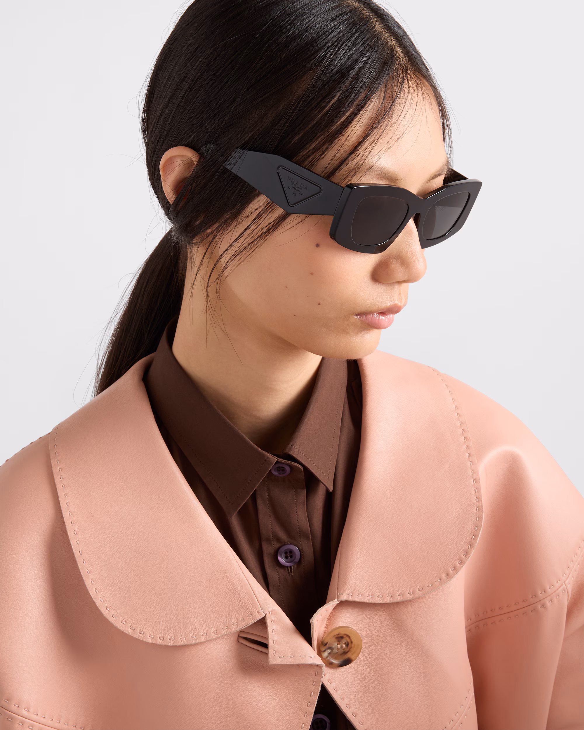 عینک آفتابی Prada با لوگوی مثلثی - تصویر 2