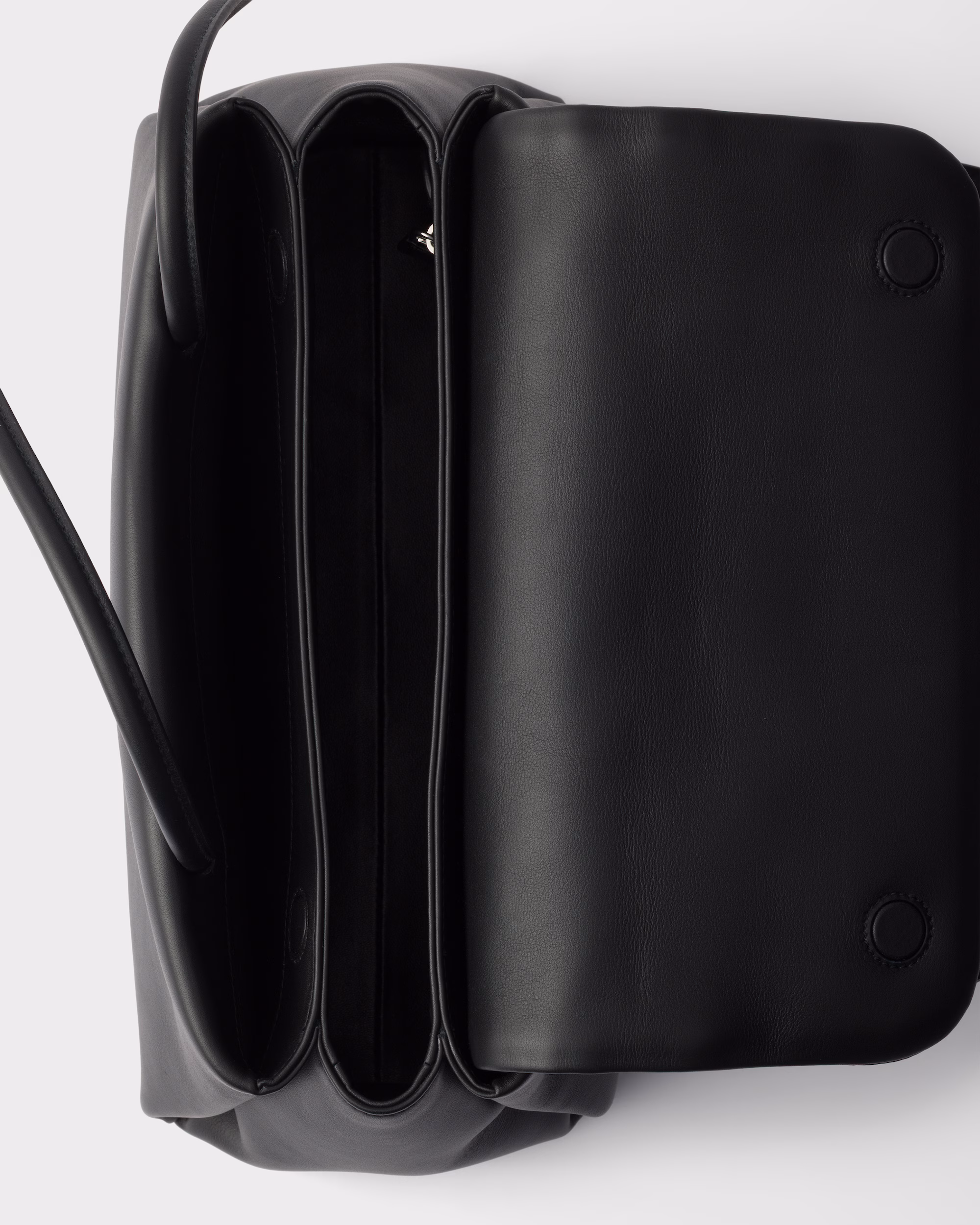 کیف چرمی Prada با درِ Re-Nylon – کالکشن رانوی - تصویر 5