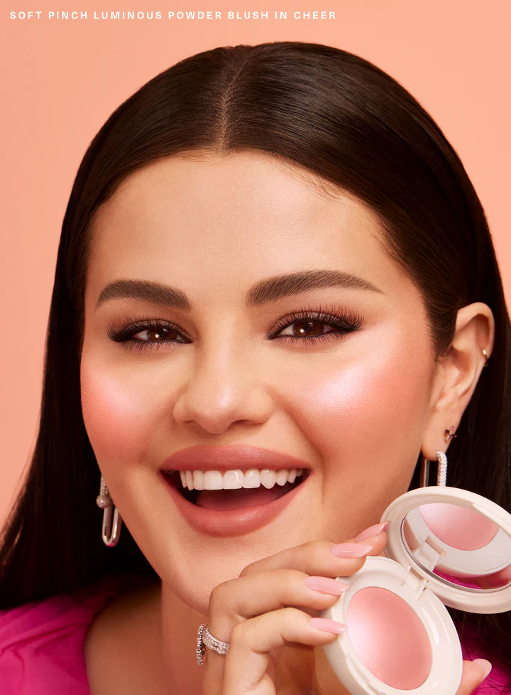 رژگونه براق رِیر بیوتی مدل Soft Pinch Luminous Powder Blush - تصویر 2