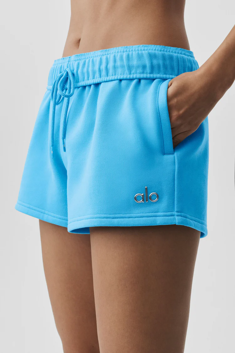 شلوارک زنانه Alo Yoga Accolade Short - تصویر 3